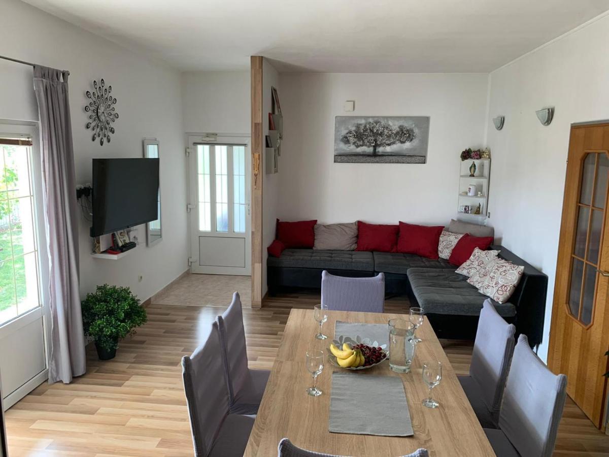 Apartmani Bilic Dugi Rat Exterior photo