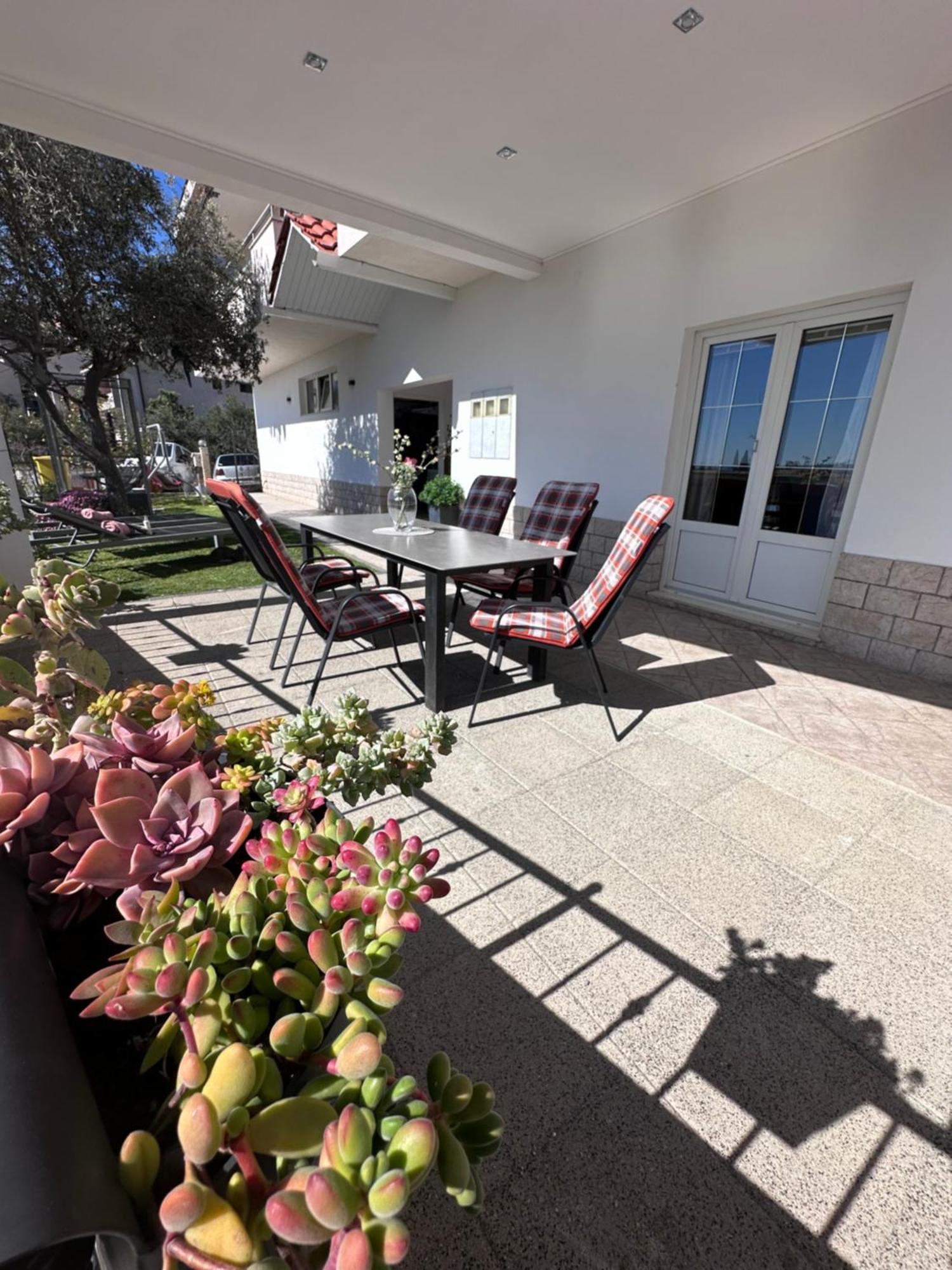 Apartmani Bilic Dugi Rat Exterior photo