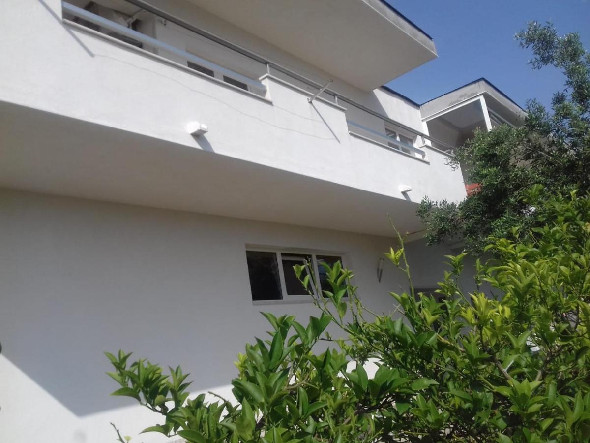 Apartmani Bilic Dugi Rat Exterior photo